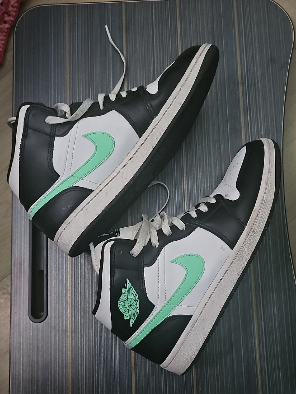 Brand: Nike Jordan Unisex-Adult Air 1 Mid Shoes, Size Mens 10